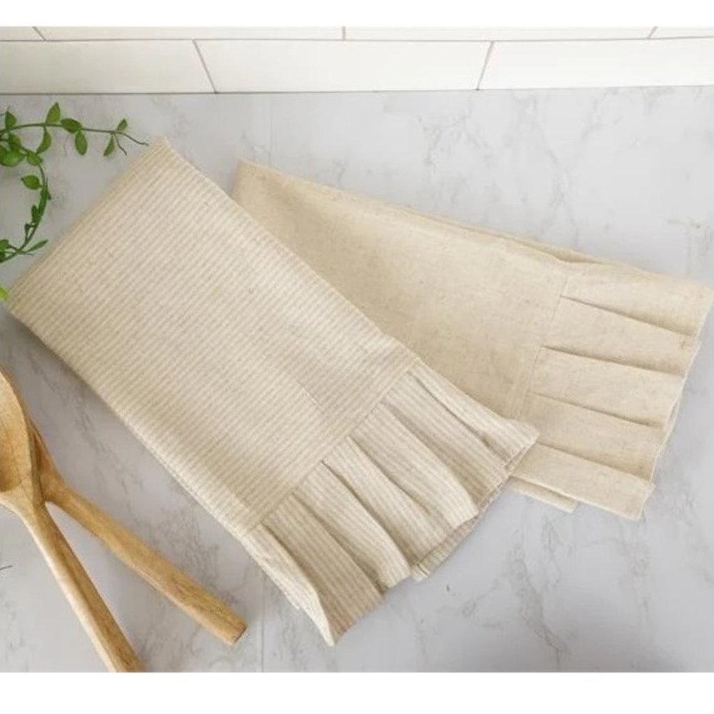 NWT Ruffle Tea Towels, Set of 2